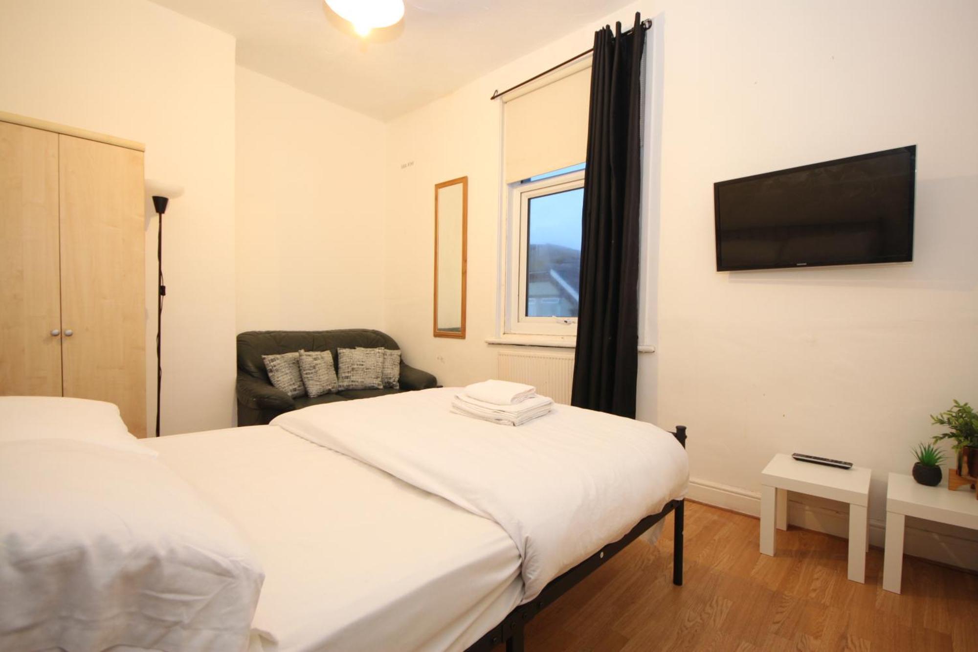 Barton Seaview, Self Catering Studio Apartments, Promenade & Central Beach Location, Families, Couples Or 23 Years Plus Only, Free Parking Blackpool Ngoại thất bức ảnh