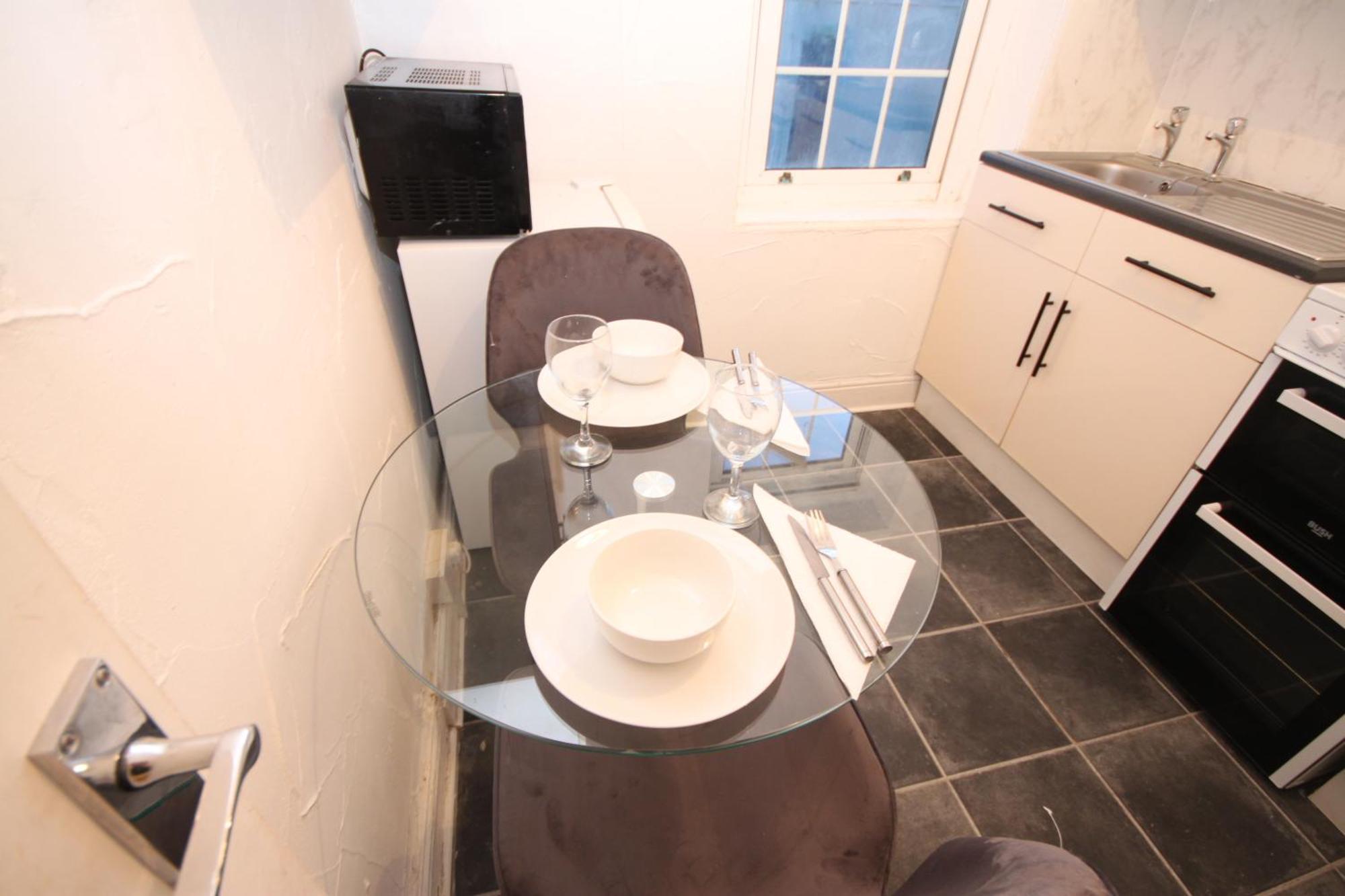 Barton Seaview, Self Catering Studio Apartments, Promenade & Central Beach Location, Families, Couples Or 23 Years Plus Only, Free Parking Blackpool Phòng bức ảnh