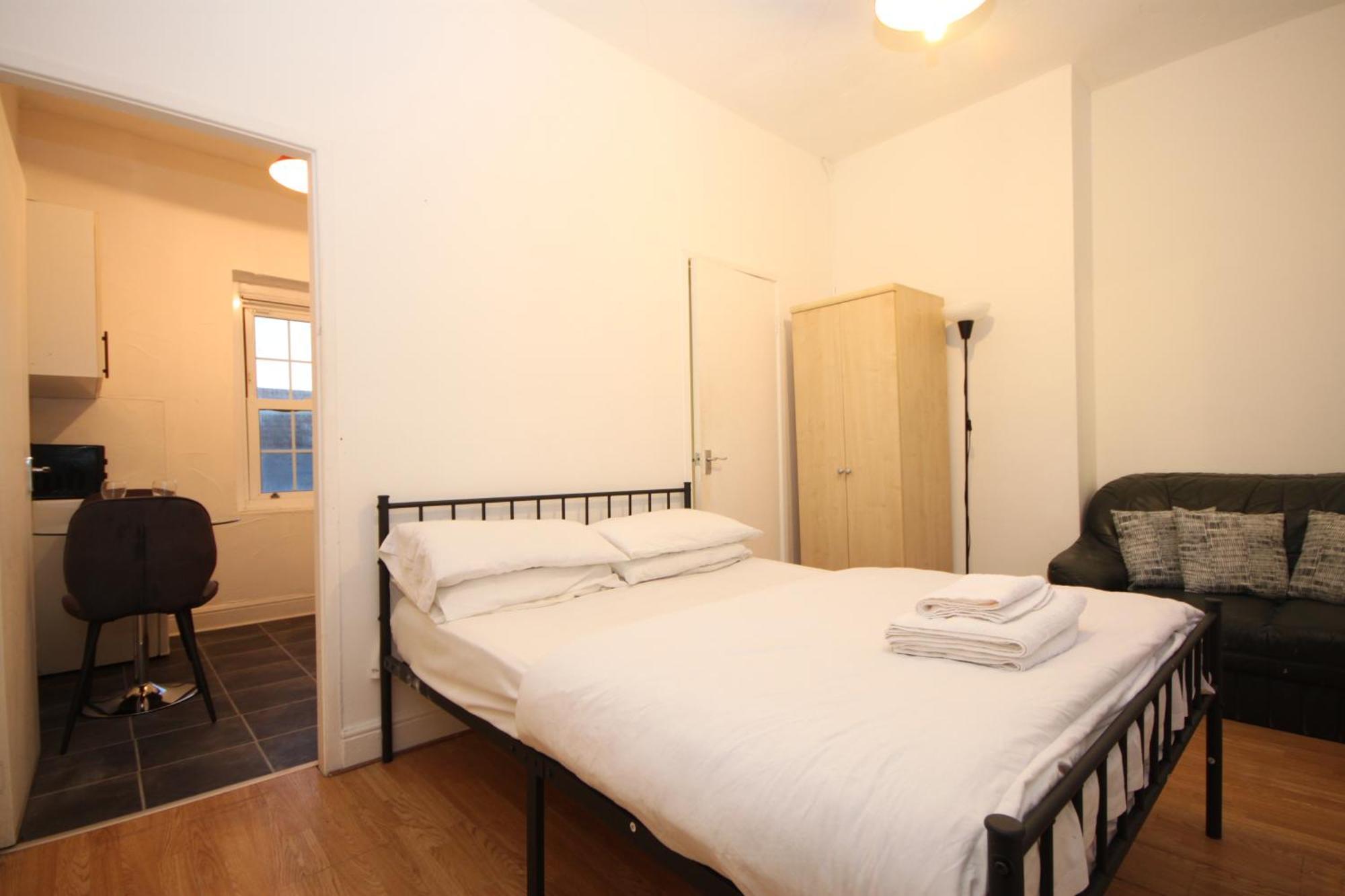 Barton Seaview, Self Catering Studio Apartments, Promenade & Central Beach Location, Families, Couples Or 23 Years Plus Only, Free Parking Blackpool Phòng bức ảnh