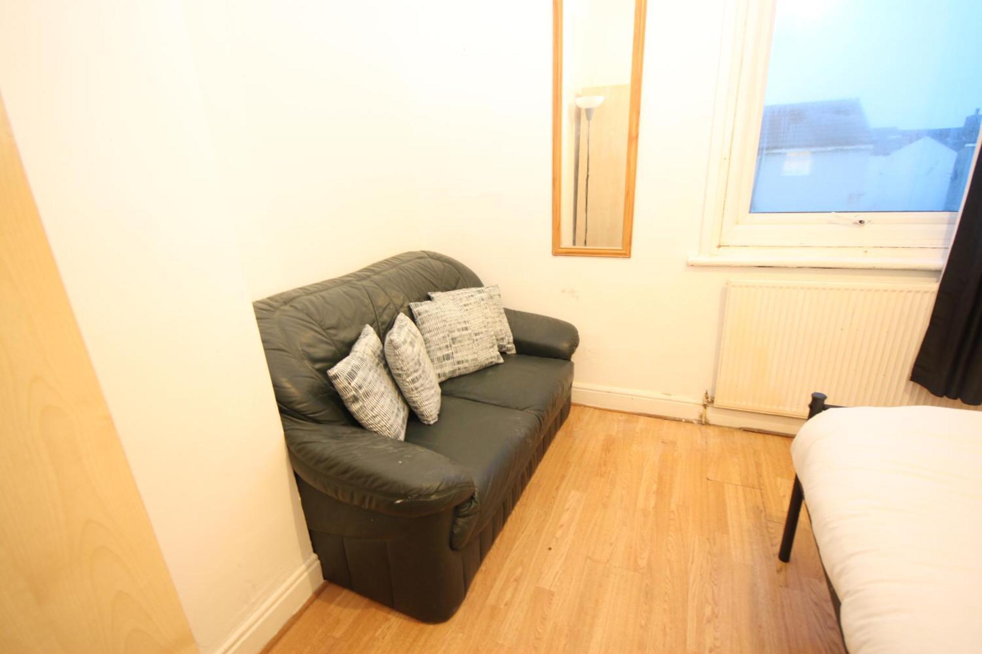 Barton Seaview, Self Catering Studio Apartments, Promenade & Central Beach Location, Families, Couples Or 23 Years Plus Only, Free Parking Blackpool Phòng bức ảnh
