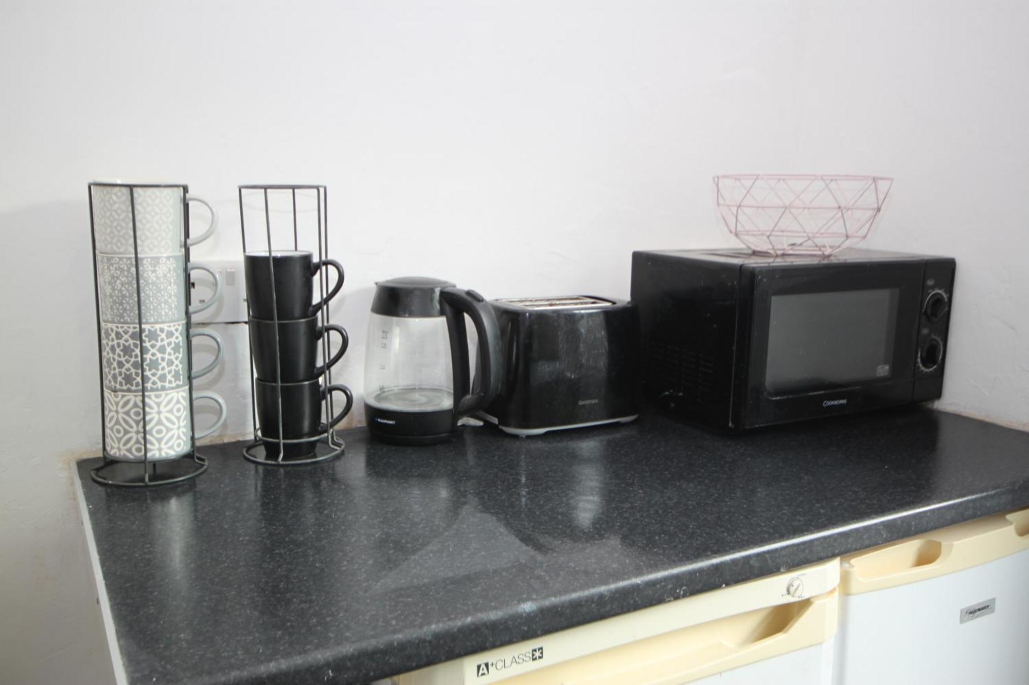 Barton Seaview, Self Catering Studio Apartments, Promenade & Central Beach Location, Families, Couples Or 23 Years Plus Only, Free Parking Blackpool Ngoại thất bức ảnh