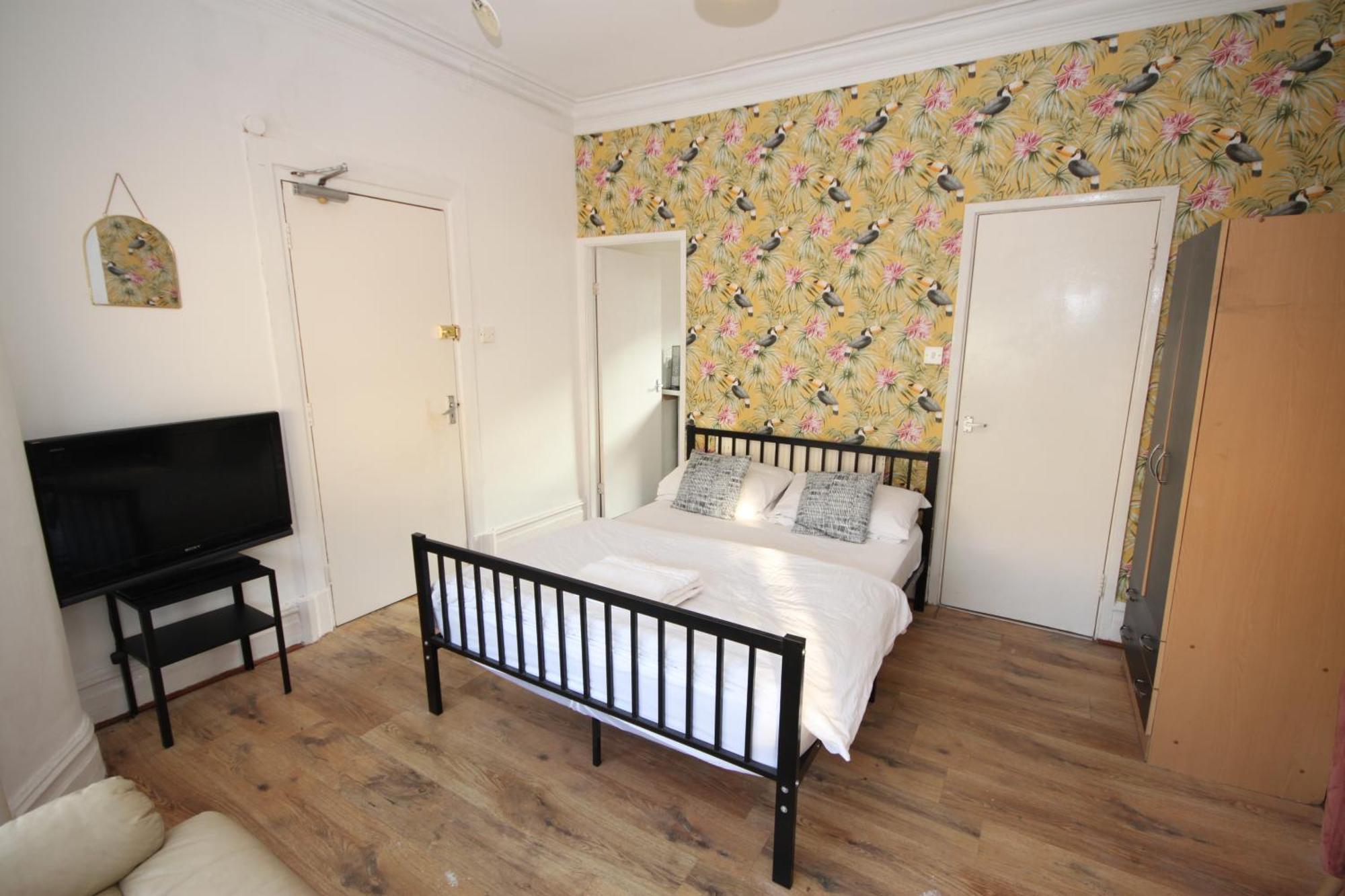 Barton Seaview, Self Catering Studio Apartments, Promenade & Central Beach Location, Families, Couples Or 23 Years Plus Only, Free Parking Blackpool Ngoại thất bức ảnh
