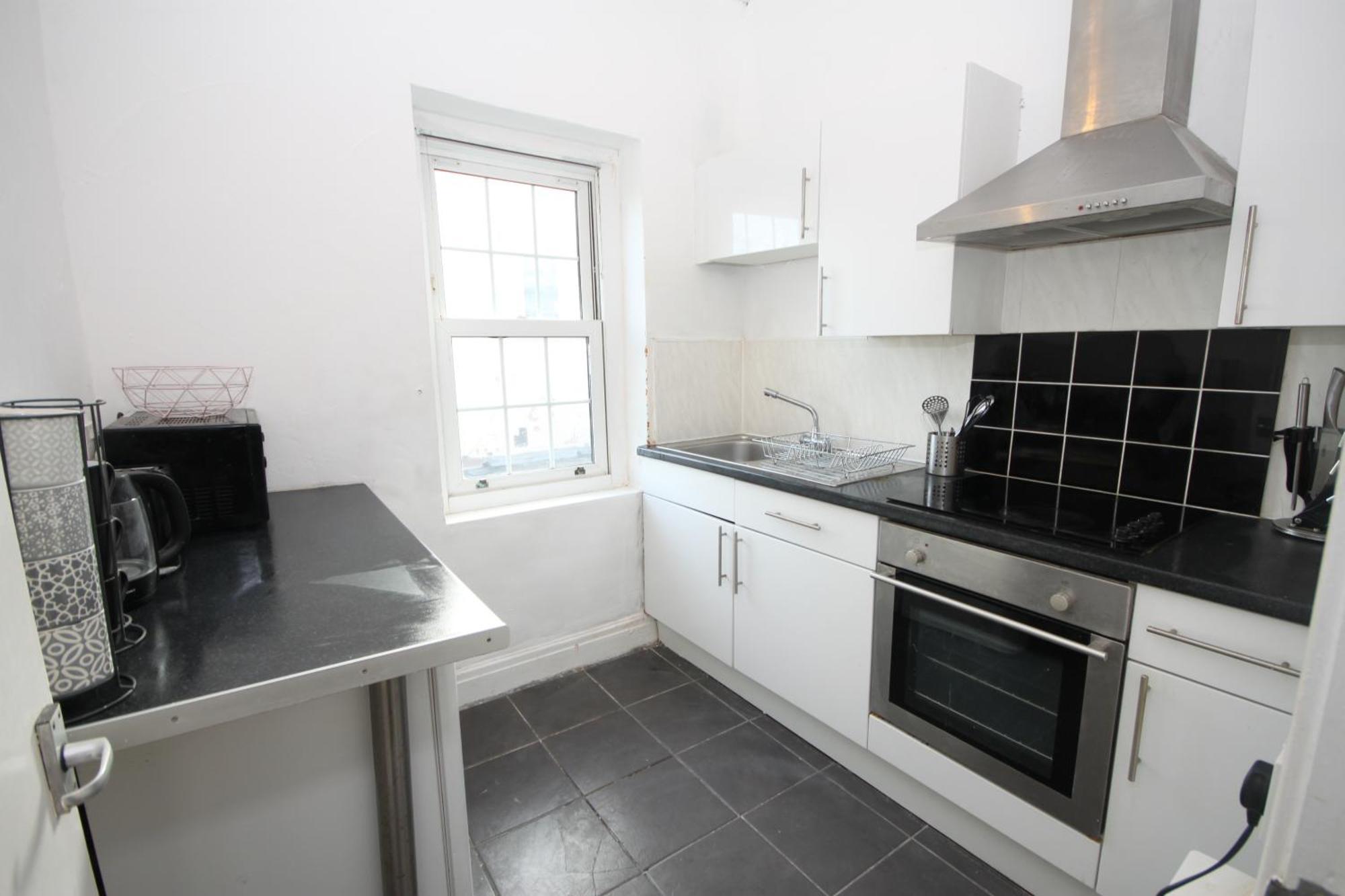 Barton Seaview, Self Catering Studio Apartments, Promenade & Central Beach Location, Families, Couples Or 23 Years Plus Only, Free Parking Blackpool Phòng bức ảnh