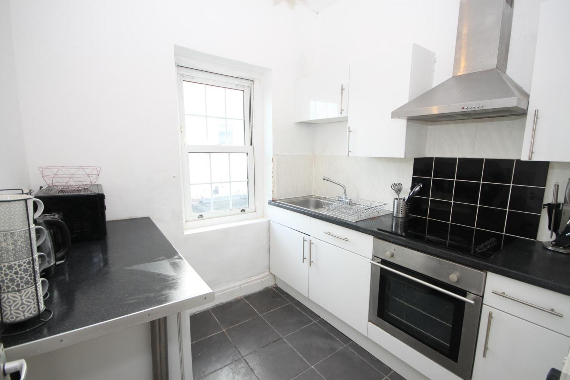 Barton Seaview, Self Catering Studio Apartments, Promenade & Central Beach Location, Families, Couples Or 23 Years Plus Only, Free Parking Blackpool Ngoại thất bức ảnh