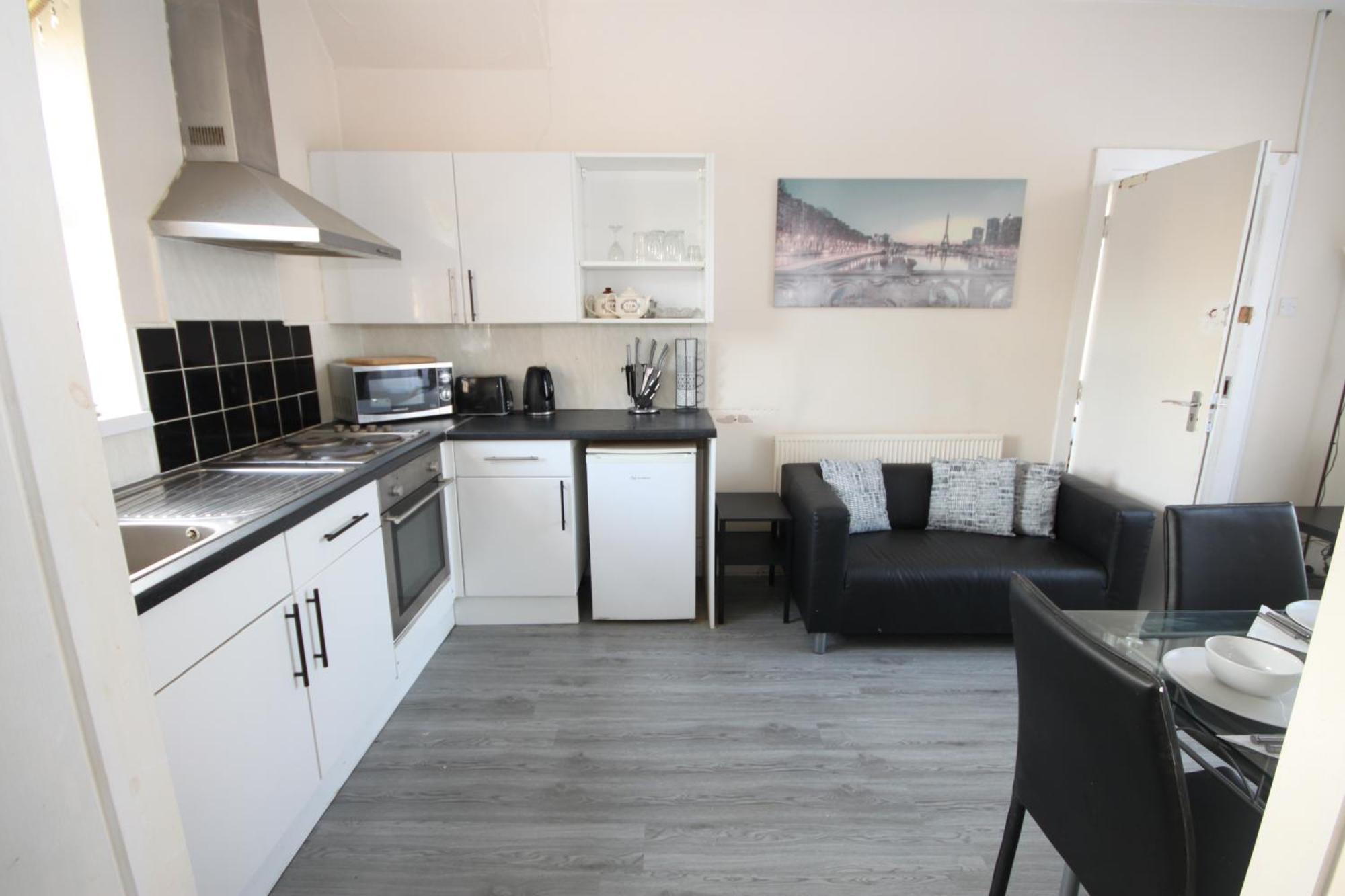 Barton Seaview, Self Catering Studio Apartments, Promenade & Central Beach Location, Families, Couples Or 23 Years Plus Only, Free Parking Blackpool Ngoại thất bức ảnh