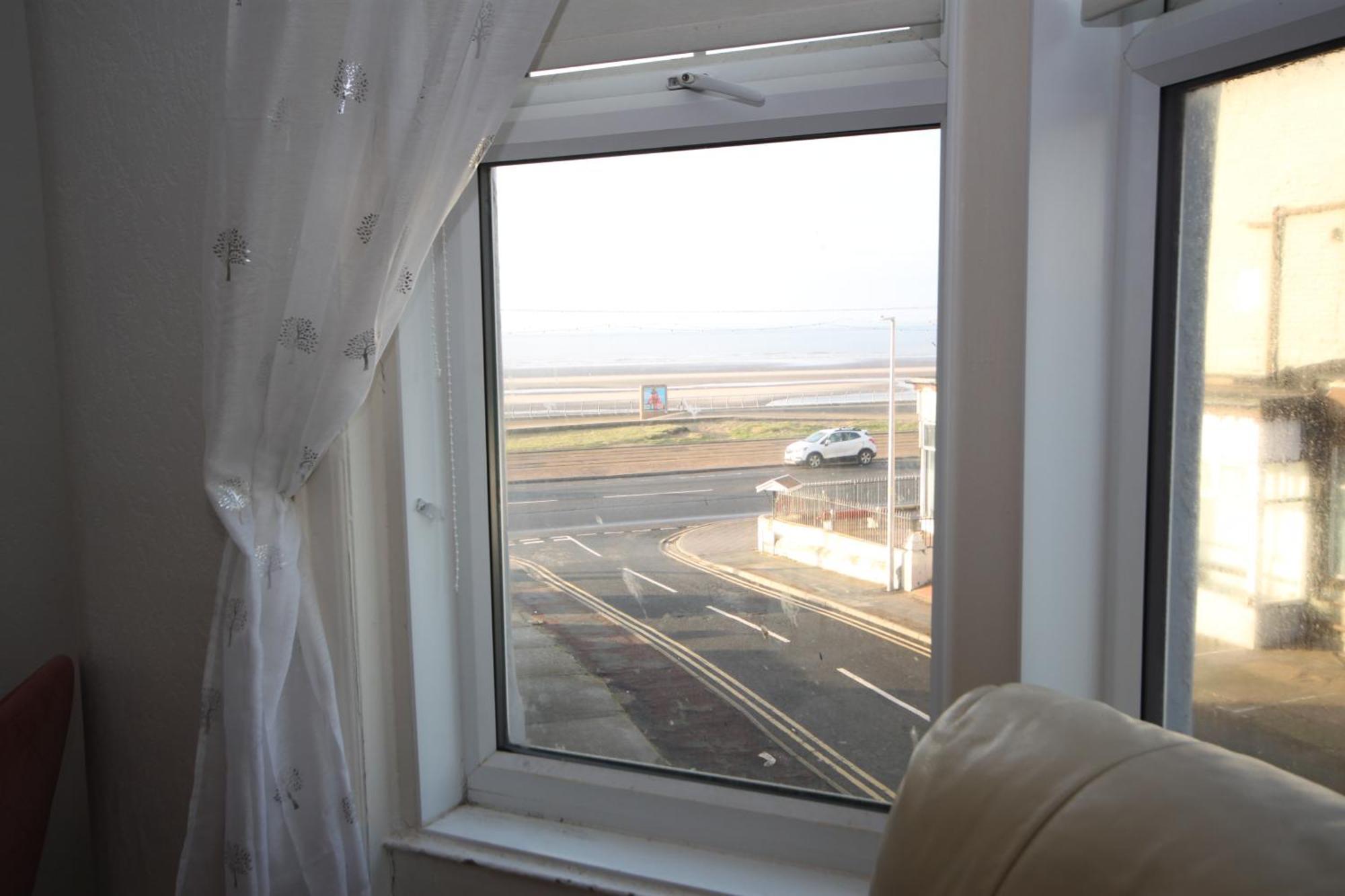 Barton Seaview, Self Catering Studio Apartments, Promenade & Central Beach Location, Families, Couples Or 23 Years Plus Only, Free Parking Blackpool Ngoại thất bức ảnh
