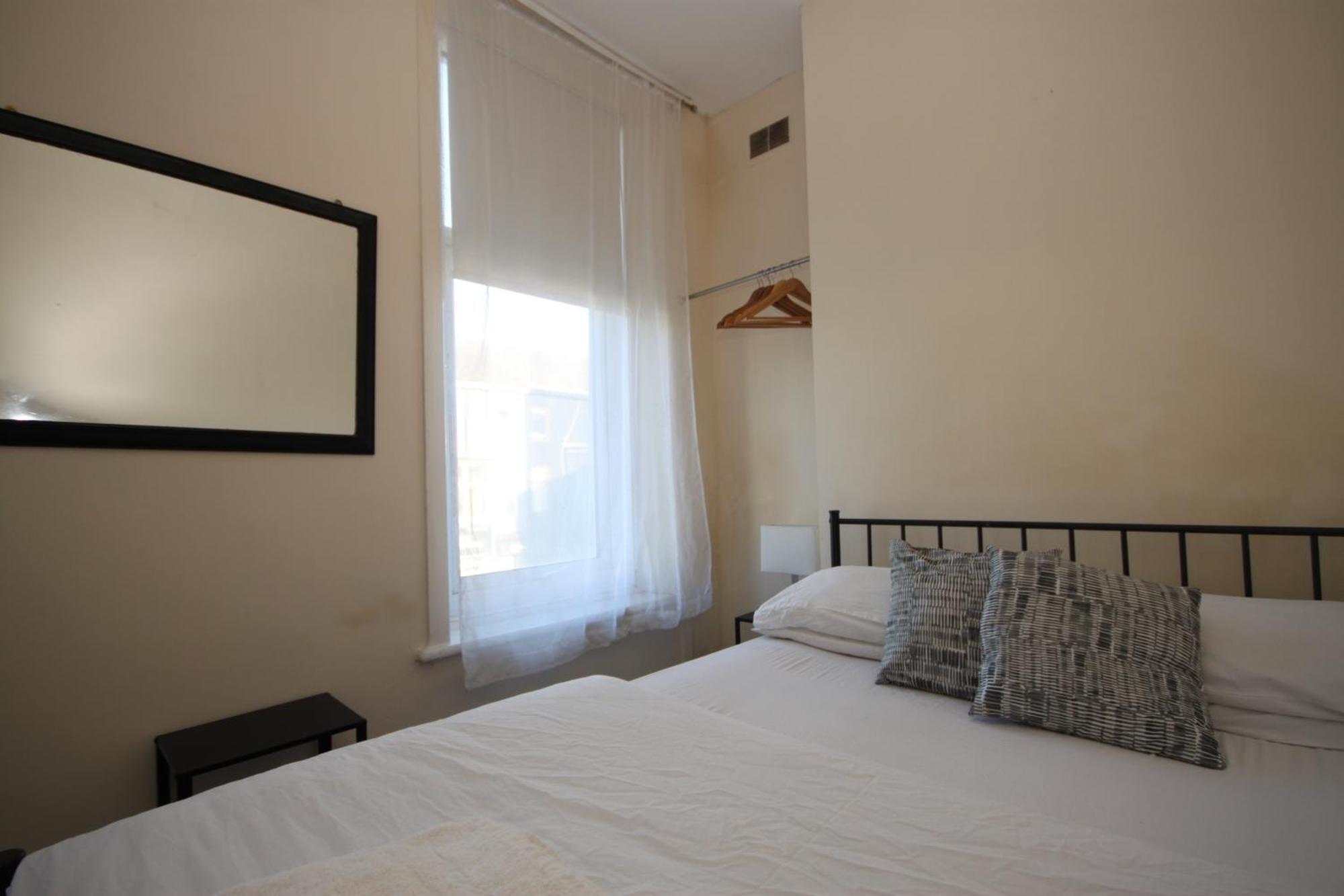Barton Seaview, Self Catering Studio Apartments, Promenade & Central Beach Location, Families, Couples Or 23 Years Plus Only, Free Parking Blackpool Phòng bức ảnh