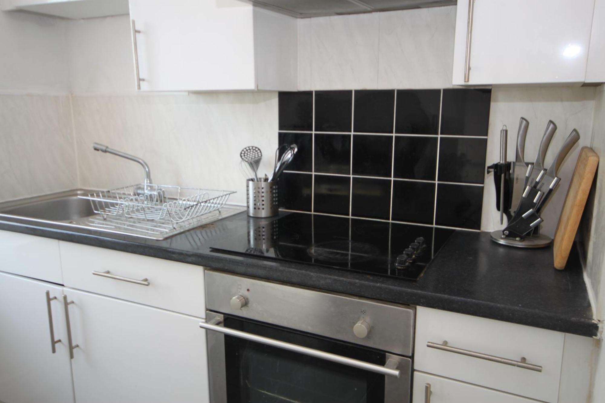 Barton Seaview, Self Catering Studio Apartments, Promenade & Central Beach Location, Families, Couples Or 23 Years Plus Only, Free Parking Blackpool Ngoại thất bức ảnh