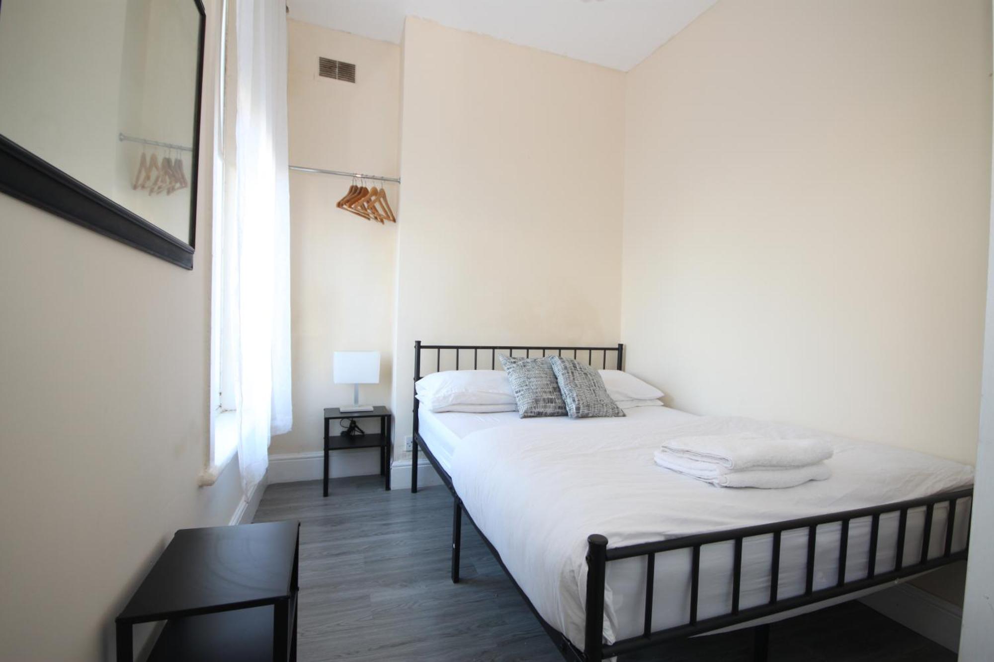Barton Seaview, Self Catering Studio Apartments, Promenade & Central Beach Location, Families, Couples Or 23 Years Plus Only, Free Parking Blackpool Phòng bức ảnh